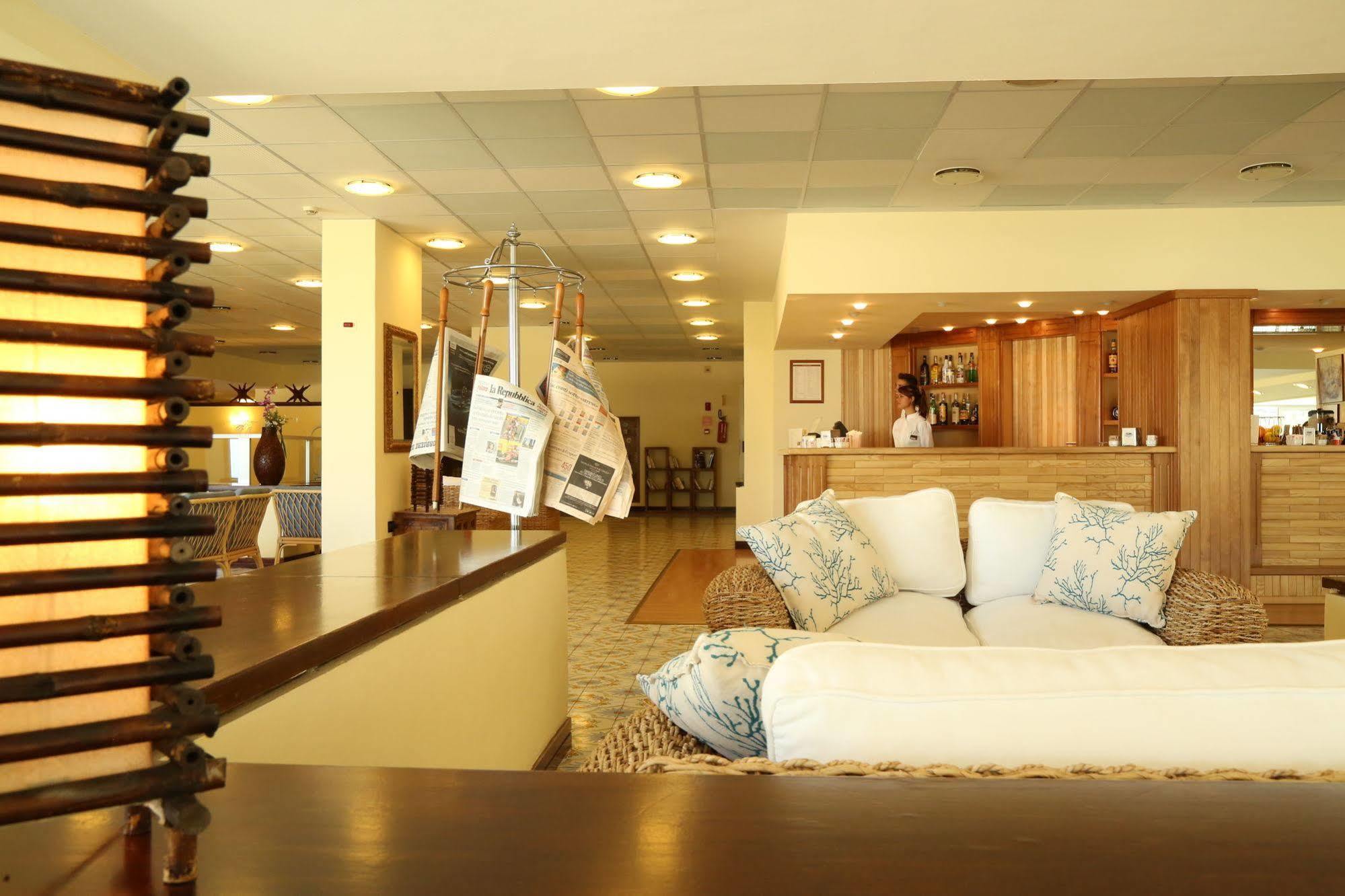 Pugnochiuso Resort - Hotel Del Faro ภายนอก รูปภาพ