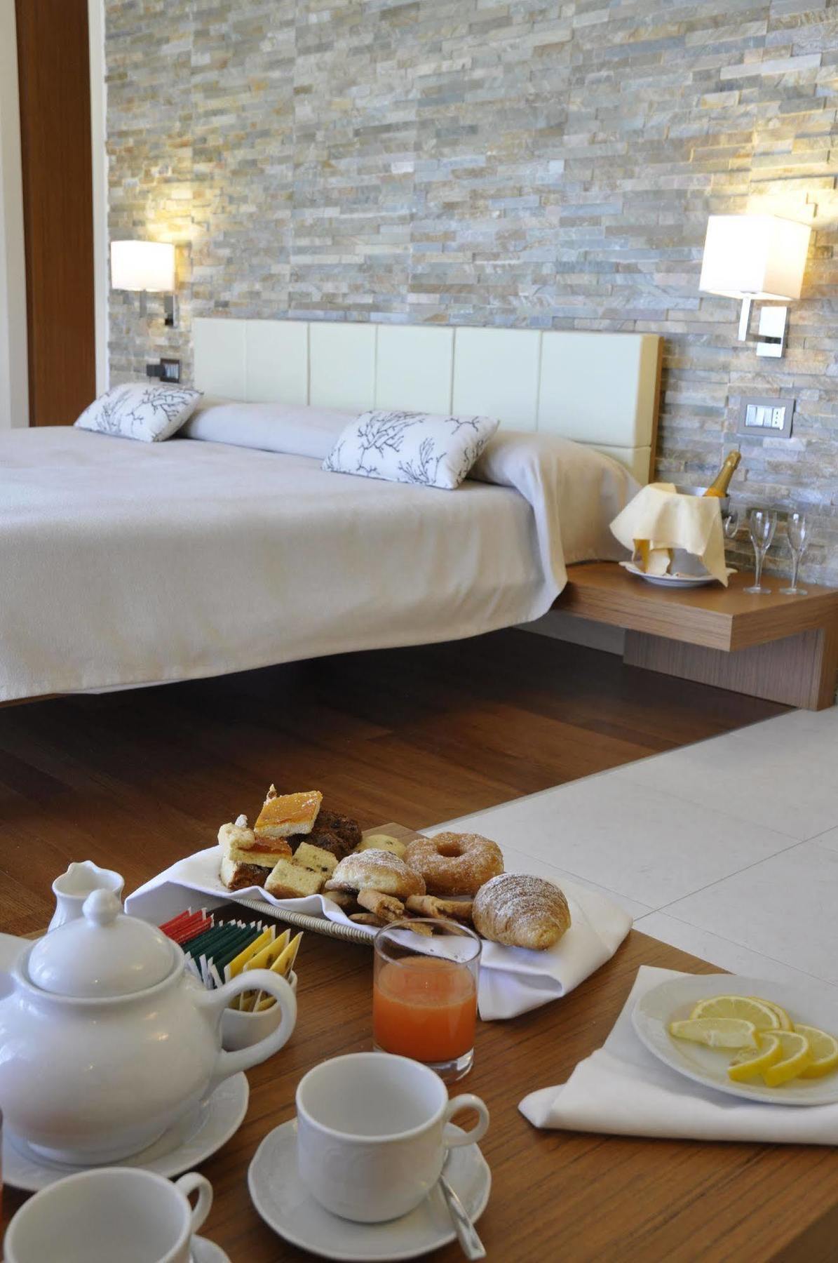 Pugnochiuso Resort - Hotel Del Faro ภายนอก รูปภาพ