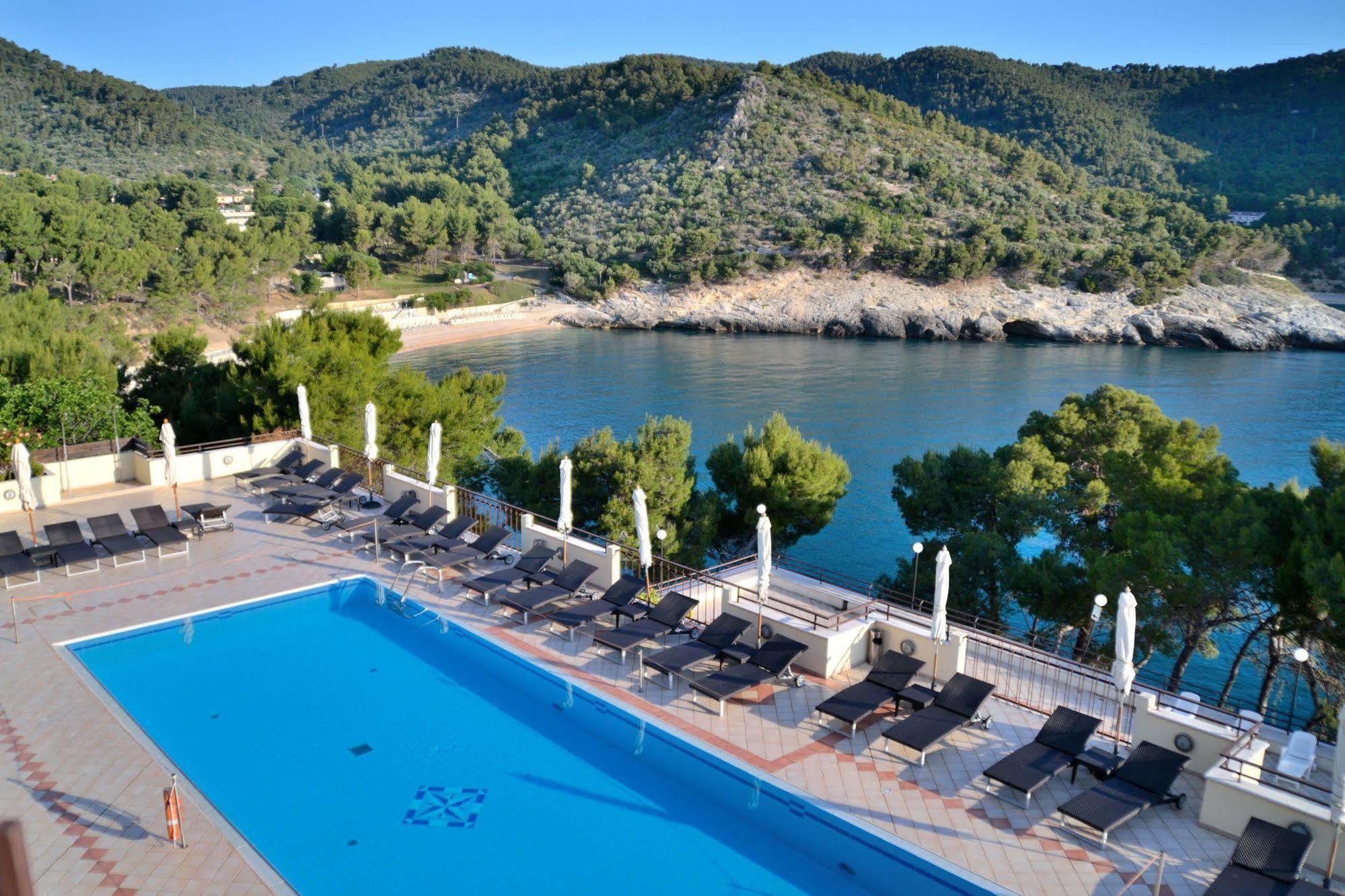 Pugnochiuso Resort - Hotel Del Faro ภายนอก รูปภาพ